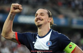 玩球直播-中游德甲球队间的激烈竞争及战术斗法教学